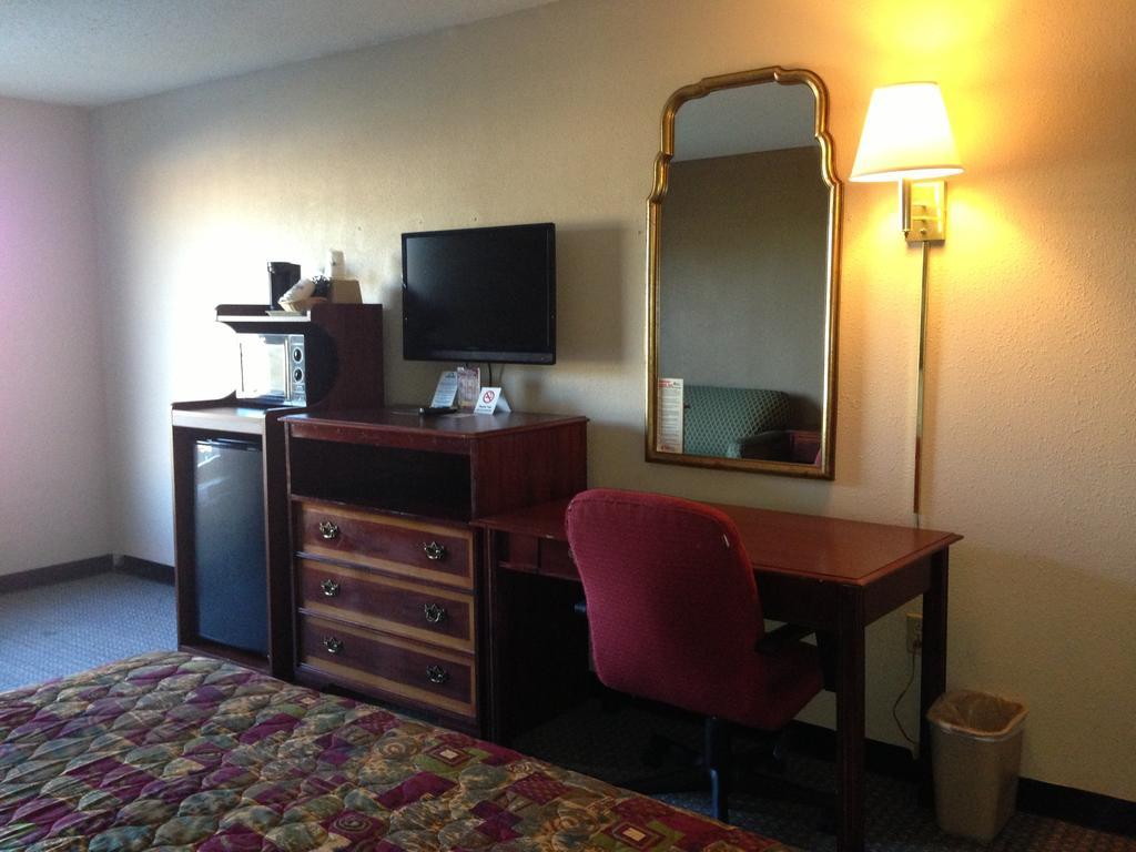 Executive Inn Of Mt Pleasant. Mount Pleasant Room photo