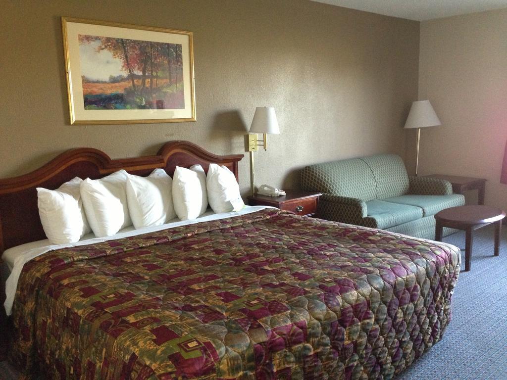 Executive Inn Of Mt Pleasant. Mount Pleasant Room photo